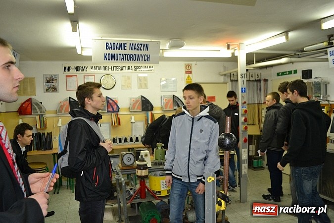 Zdjęcie w galerii na portalu naszraciborz.pl: Spacer szlakiem szk&oacute;ł ponadgimnazjalnych wiadomości z regionu