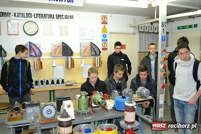 Zdjęcie w galerii na portalu naszraciborz.pl: Spacer szlakiem szk&oacute;ł ponadgimnazjalnych wiadomości z regionu