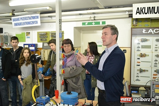 Zdjęcie w galerii na portalu naszraciborz.pl: Spacer szlakiem szk&oacute;ł ponadgimnazjalnych wiadomości z regionu