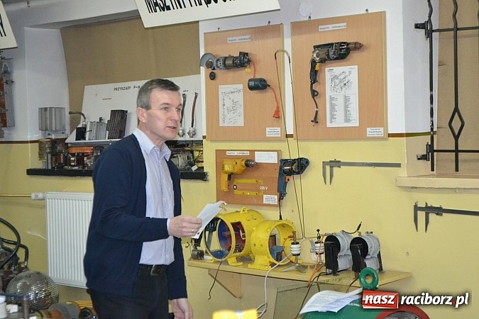 Zdjęcie w galerii na portalu naszraciborz.pl: Spacer szlakiem szk&oacute;ł ponadgimnazjalnych wiadomości z regionu