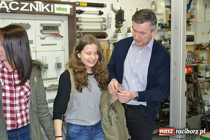 Zdjęcie w galerii na portalu naszraciborz.pl: Spacer szlakiem szk&oacute;ł ponadgimnazjalnych wiadomości z regionu