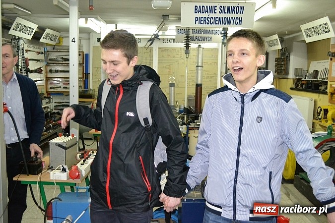 Zdjęcie w galerii na portalu naszraciborz.pl: Spacer szlakiem szk&oacute;ł ponadgimnazjalnych wiadomości z regionu