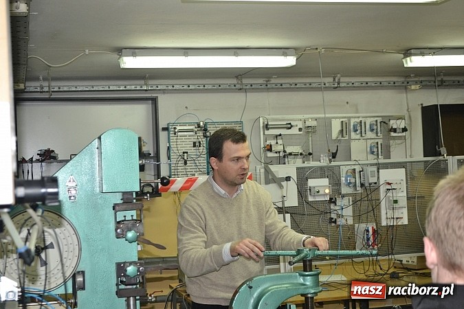 Zdjęcie w galerii na portalu naszraciborz.pl: Spacer szlakiem szk&oacute;ł ponadgimnazjalnych wiadomości z regionu