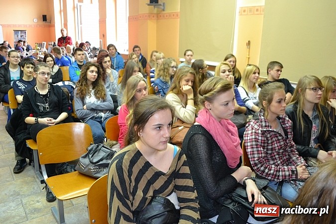 Zdjęcie w galerii na portalu naszraciborz.pl: Spacer szlakiem szk&oacute;ł ponadgimnazjalnych wiadomości z regionu