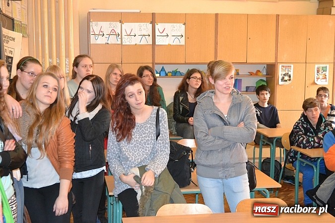 Zdjęcie w galerii na portalu naszraciborz.pl: Spacer szlakiem szk&oacute;ł ponadgimnazjalnych wiadomości z regionu