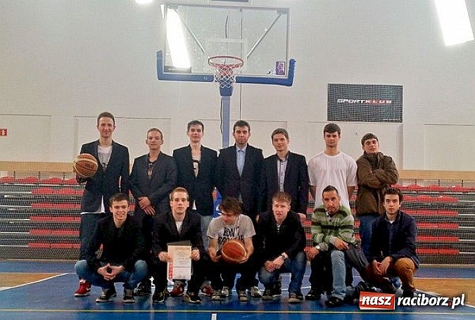 Zdjęcie w galerii na portalu naszraciborz.pl: Zwycięskie półfinały koszykarzy wiadomości z regionu