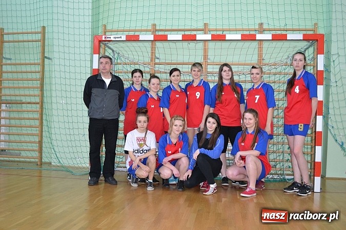 Zdjęcie w galerii na portalu naszraciborz.pl: Dziewczyny zmierzyły się w Turnieju Piłki Nożnej wiadomości z regionu