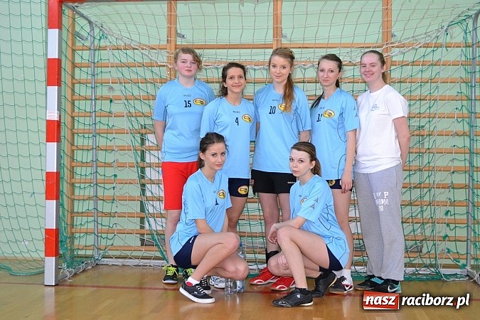 Zdjęcie w galerii na portalu naszraciborz.pl: Dziewczyny zmierzyły się w Turnieju Piłki Nożnej wiadomości z regionu