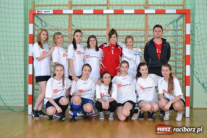Zdjęcie w galerii na portalu naszraciborz.pl: Dziewczyny zmierzyły się w Turnieju Piłki Nożnej wiadomości z regionu
