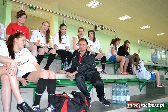 Zdjęcie w galerii na portalu naszraciborz.pl: Dziewczyny zmierzyły się w Turnieju Piłki Nożnej wiadomości z regionu