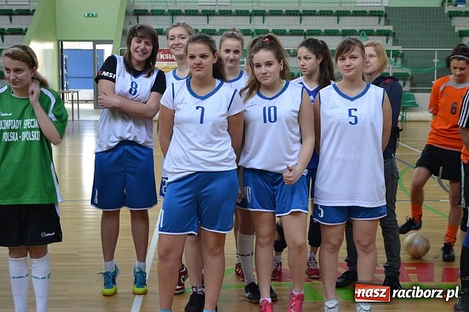 Zdjęcie w galerii na portalu naszraciborz.pl: Dziewczyny zmierzyły się w Turnieju Piłki Nożnej wiadomości z regionu