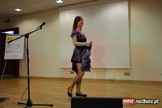 Zdjęcie w galerii na portalu naszraciborz.pl: Hiszpańskie rytmy zabrzmiały na zamku wiadomości z regionu