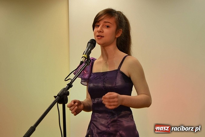 Zdjęcie w galerii na portalu naszraciborz.pl: Hiszpańskie rytmy zabrzmiały na zamku wiadomości z regionu