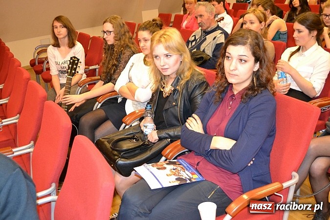 Zdjęcie w galerii na portalu naszraciborz.pl: Hiszpańskie rytmy zabrzmiały na zamku wiadomości z regionu