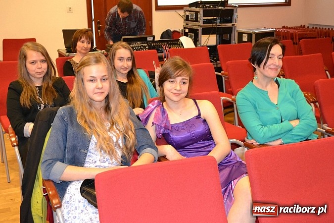 Zdjęcie w galerii na portalu naszraciborz.pl: Hiszpańskie rytmy zabrzmiały na zamku wiadomości z regionu