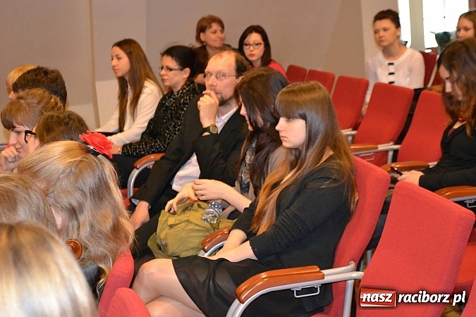 Zdjęcie w galerii na portalu naszraciborz.pl: Hiszpańskie rytmy zabrzmiały na zamku wiadomości z regionu