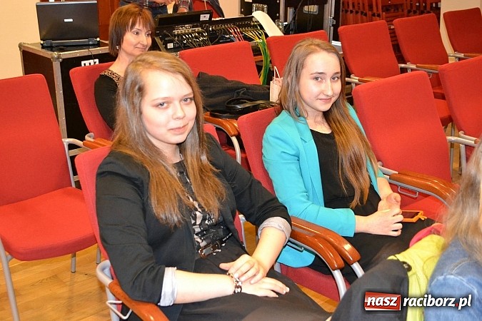 Zdjęcie w galerii na portalu naszraciborz.pl: Hiszpańskie rytmy zabrzmiały na zamku wiadomości z regionu