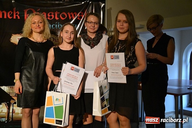 Zdjęcie w galerii na portalu naszraciborz.pl: Hiszpańskie rytmy zabrzmiały na zamku wiadomości z regionu