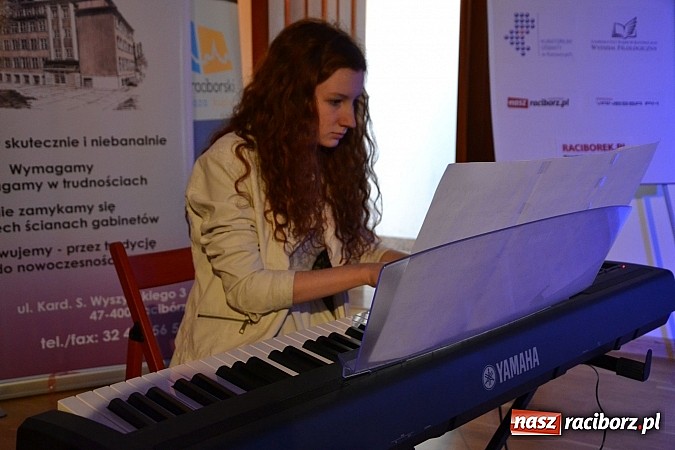 Zdjęcie w galerii na portalu naszraciborz.pl: Hiszpańskie rytmy zabrzmiały na zamku wiadomości z regionu