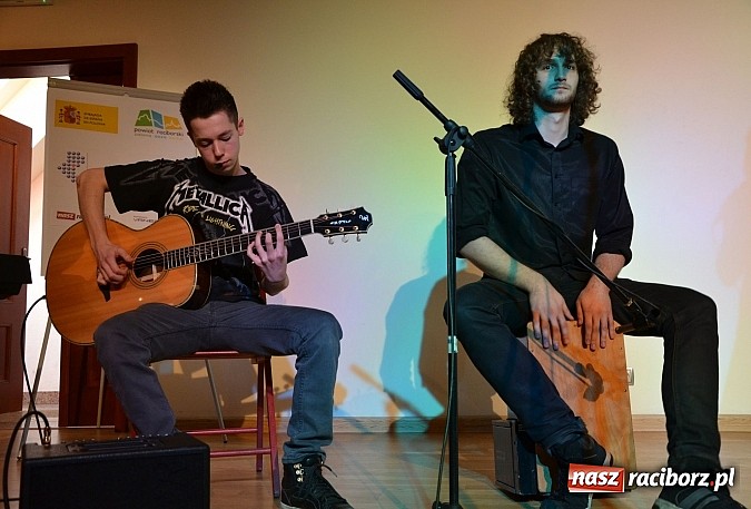 Zdjęcie w galerii na portalu naszraciborz.pl: Hiszpańskie rytmy zabrzmiały na zamku wiadomości z regionu