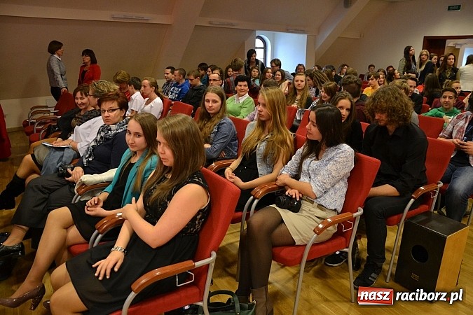 Zdjęcie w galerii na portalu naszraciborz.pl: Hiszpańskie rytmy zabrzmiały na zamku wiadomości z regionu