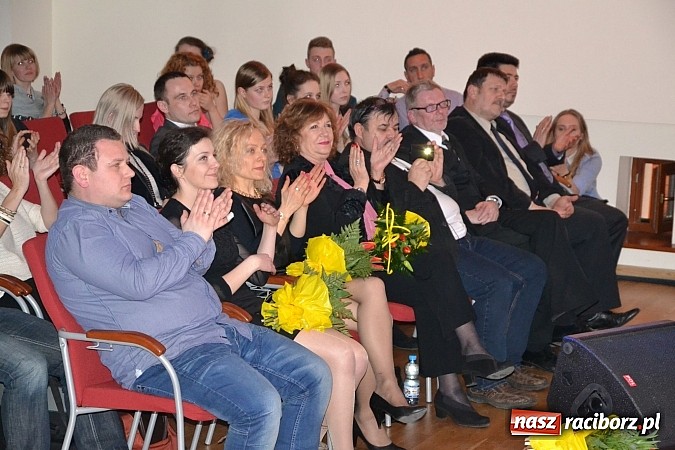 Zdjęcie w galerii na portalu naszraciborz.pl: Hiszpańskie rytmy zabrzmiały na zamku wiadomości z regionu