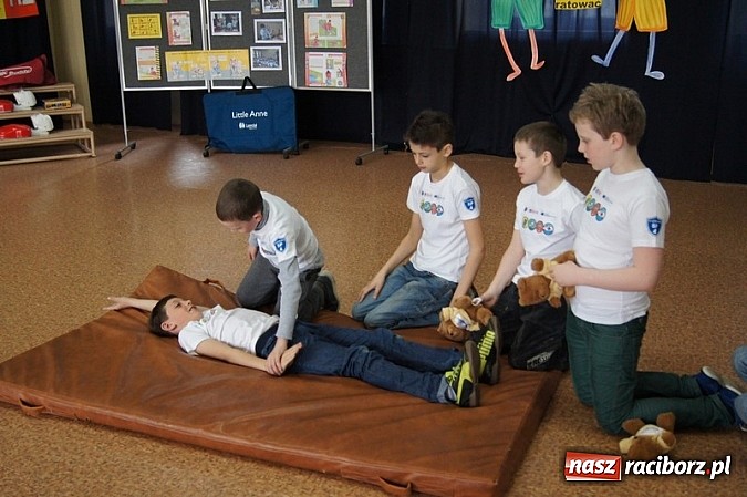 Zdjęcie w galerii na portalu naszraciborz.pl: Pierwsza pomoc przedmedyczna w Czwórce wiadomości z regionu