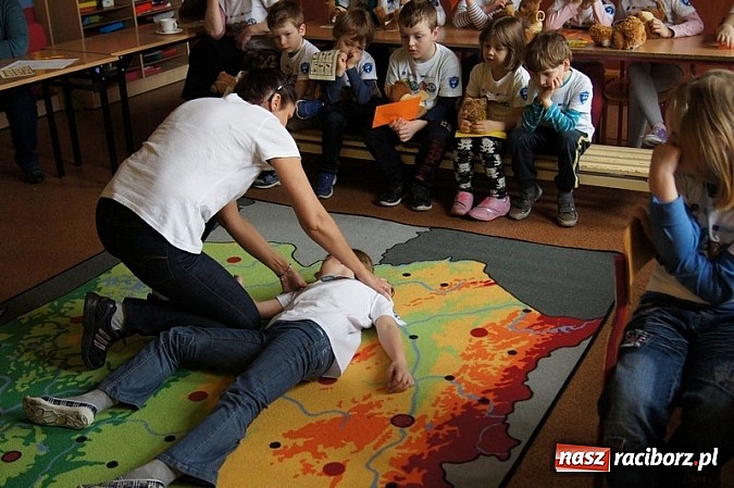 Zdjęcie w galerii na portalu naszraciborz.pl: Pierwsza pomoc przedmedyczna w Czwórce wiadomości z regionu