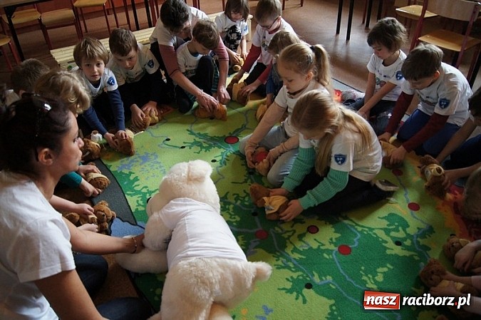 Zdjęcie w galerii na portalu naszraciborz.pl: Pierwsza pomoc przedmedyczna w Czwórce wiadomości z regionu