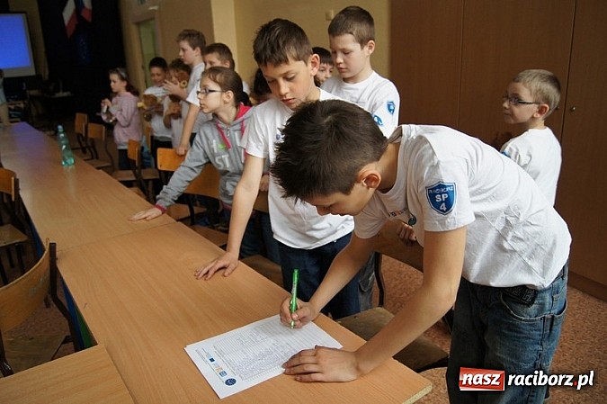 Zdjęcie w galerii na portalu naszraciborz.pl: Pierwsza pomoc przedmedyczna w Czwórce wiadomości z regionu