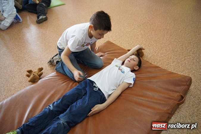 Zdjęcie w galerii na portalu naszraciborz.pl: Pierwsza pomoc przedmedyczna w Czwórce wiadomości z regionu