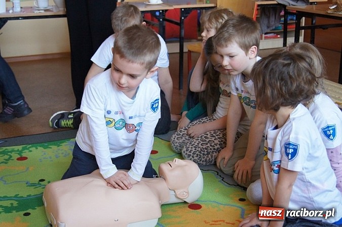 Zdjęcie w galerii na portalu naszraciborz.pl: Pierwsza pomoc przedmedyczna w Czwórce wiadomości z regionu