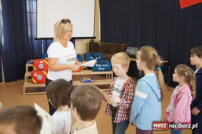 Zdjęcie w galerii na portalu naszraciborz.pl: Pierwsza pomoc przedmedyczna w Czwórce wiadomości z regionu