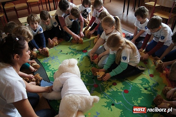Zdjęcie w galerii na portalu naszraciborz.pl: Pierwsza pomoc przedmedyczna w Czwórce wiadomości z regionu