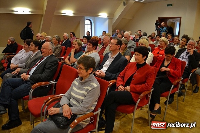 Zdjęcie w galerii na portalu naszraciborz.pl: Wizyta profesora Jerzego Buzka na Zamku Piastowskim wiadomości z regionu