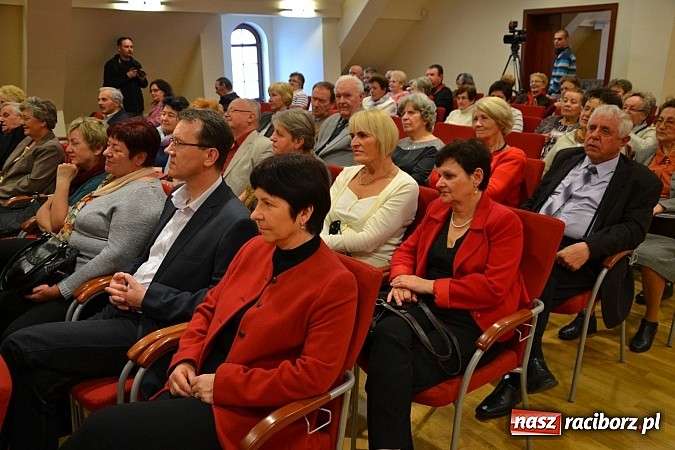 Zdjęcie w galerii na portalu naszraciborz.pl: Wizyta profesora Jerzego Buzka na Zamku Piastowskim wiadomości z regionu