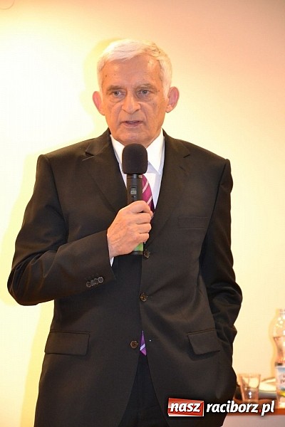 Zdjęcie w galerii na portalu naszraciborz.pl: Wizyta profesora Jerzego Buzka na Zamku Piastowskim wiadomości z regionu