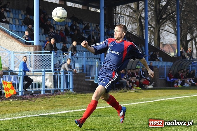 Zdjęcie w galerii na portalu naszraciborz.pl: IV liga: Podział punktów przy Srebrnej wiadomości z regionu