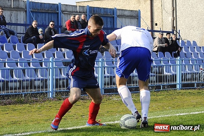 Zdjęcie w galerii na portalu naszraciborz.pl: IV liga: Podział punktów przy Srebrnej wiadomości z regionu