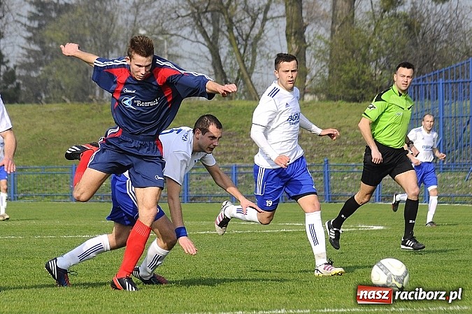 Zdjęcie w galerii na portalu naszraciborz.pl: IV liga: Podział punktów przy Srebrnej wiadomości z regionu
