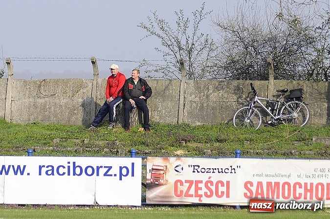 Zdjęcie w galerii na portalu naszraciborz.pl: IV liga: Podział punktów przy Srebrnej wiadomości z regionu