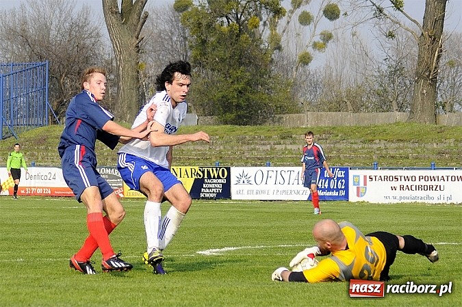 Zdjęcie w galerii na portalu naszraciborz.pl: IV liga: Podział punktów przy Srebrnej wiadomości z regionu