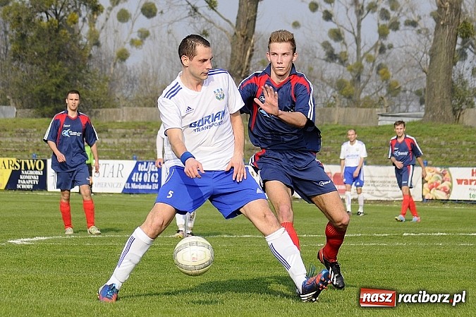 Zdjęcie w galerii na portalu naszraciborz.pl: IV liga: Podział punktów przy Srebrnej wiadomości z regionu