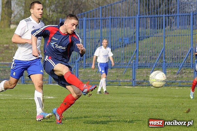 Zdjęcie w galerii na portalu naszraciborz.pl: IV liga: Podział punktów przy Srebrnej wiadomości z regionu
