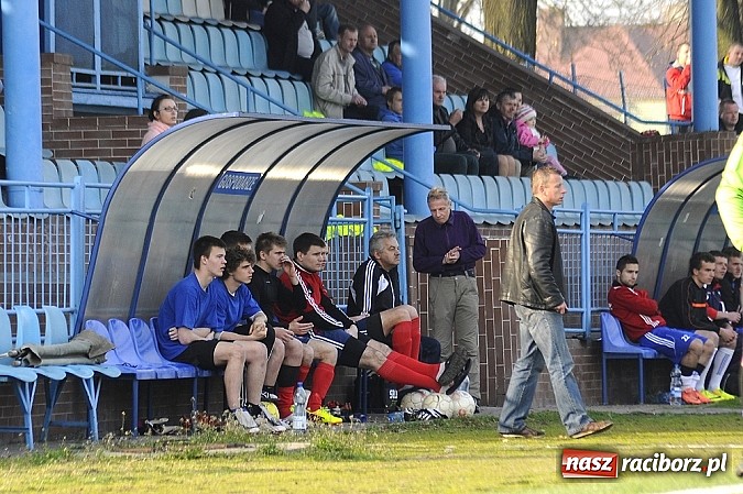 Zdjęcie w galerii na portalu naszraciborz.pl: IV liga: Podział punktów przy Srebrnej wiadomości z regionu