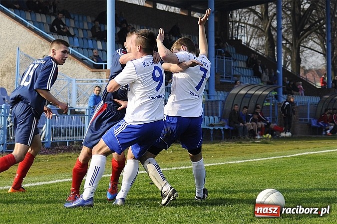 Zdjęcie w galerii na portalu naszraciborz.pl: IV liga: Podział punktów przy Srebrnej wiadomości z regionu