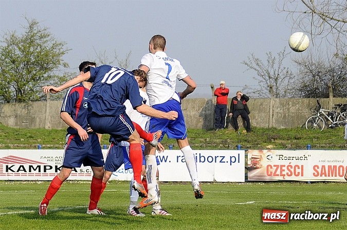 Zdjęcie w galerii na portalu naszraciborz.pl: IV liga: Podział punktów przy Srebrnej wiadomości z regionu