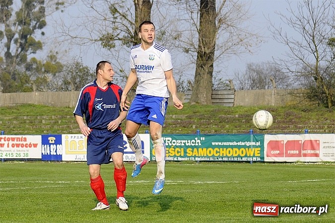 Zdjęcie w galerii na portalu naszraciborz.pl: IV liga: Podział punktów przy Srebrnej wiadomości z regionu
