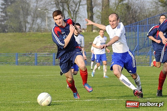 Zdjęcie w galerii na portalu naszraciborz.pl: IV liga: Podział punktów przy Srebrnej wiadomości z regionu