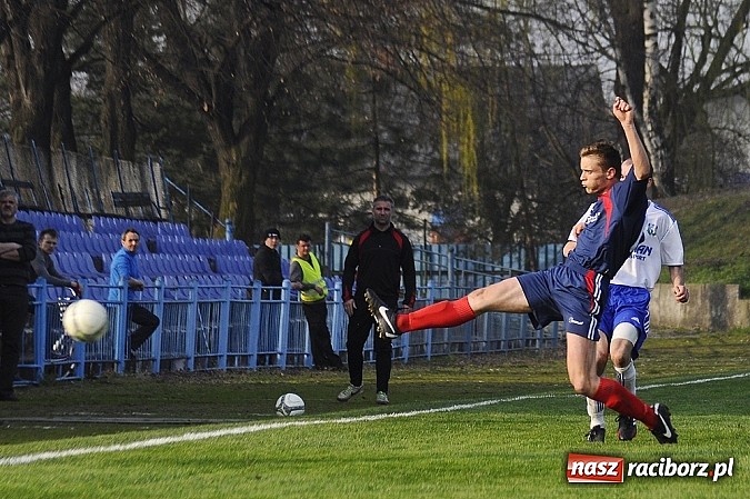 Zdjęcie w galerii na portalu naszraciborz.pl: IV liga: Podział punktów przy Srebrnej wiadomości z regionu
